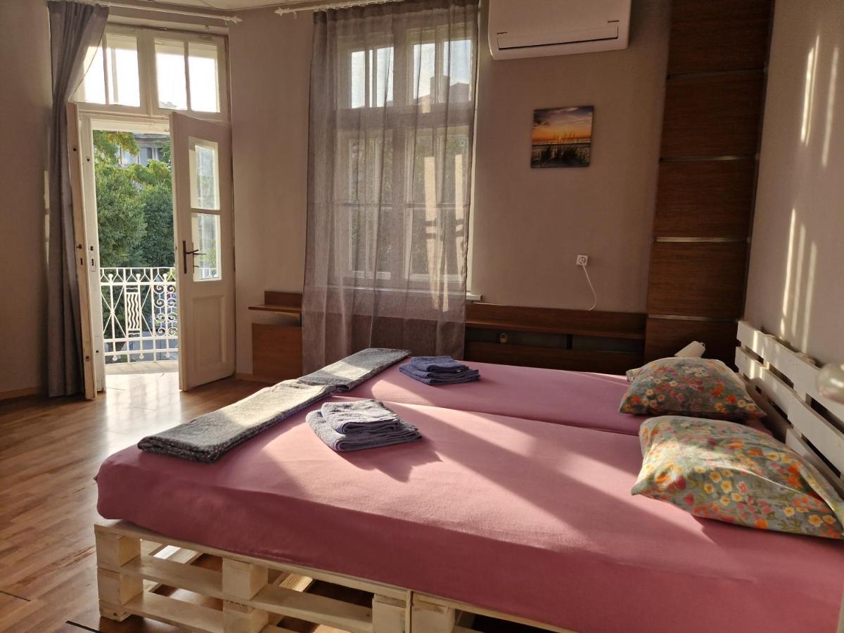 Lambo'S Corner Varna - Guest Rooms Extérieur photo