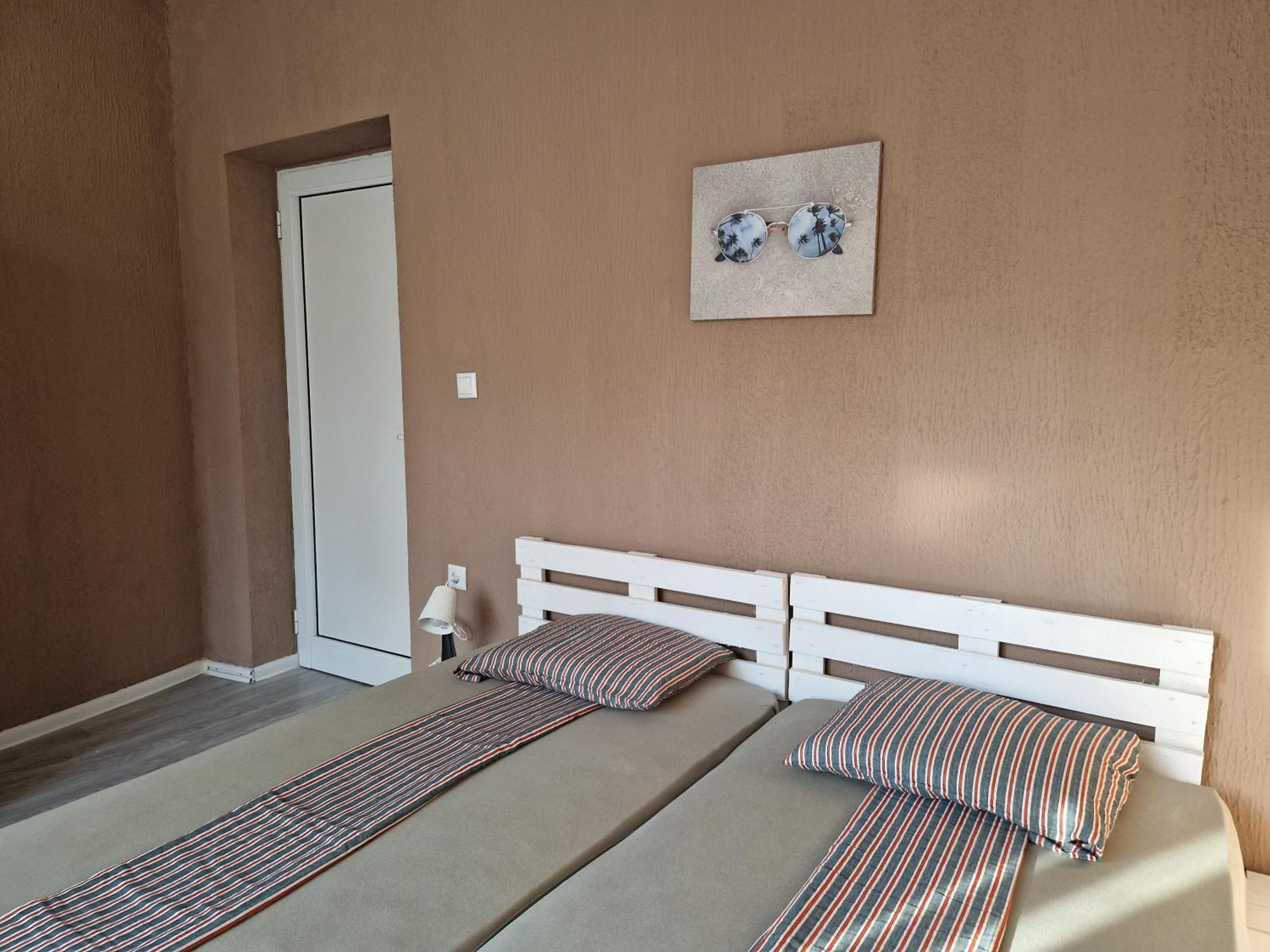 Lambo'S Corner Varna - Guest Rooms Extérieur photo